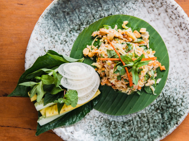 siem-reap-mango-chicken-salad-2000x1500