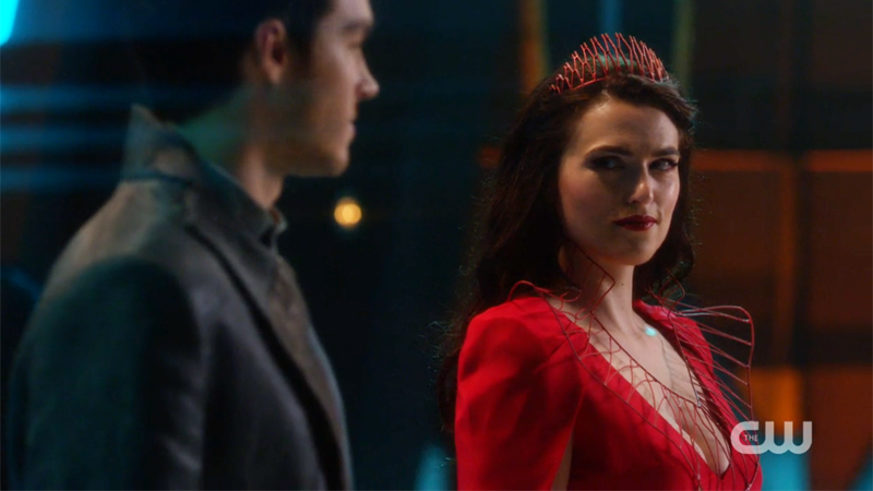 Lena glares at Mon-El
