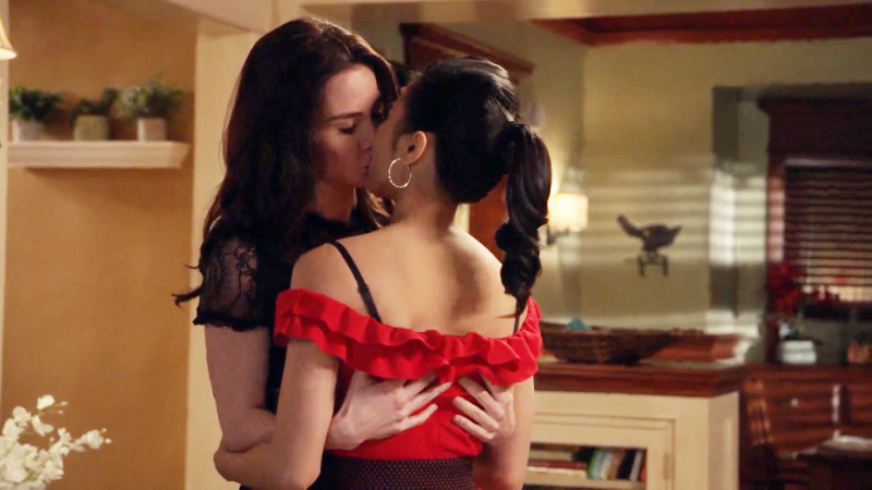 Boob(s On Your) Tube: “Stitchers” Continues the Bisexual Revolution