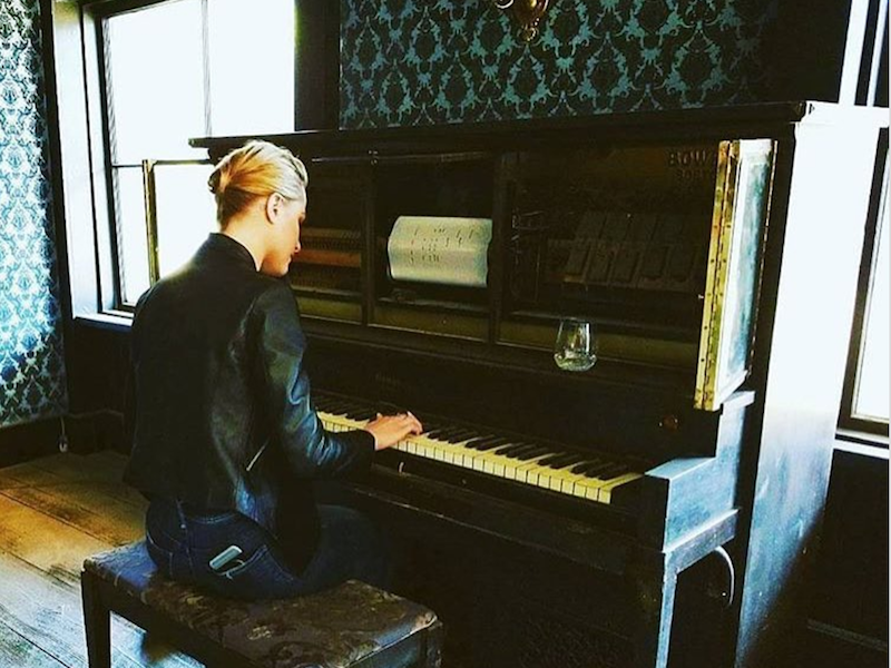 No Filter: Evan Rachel Wood Was the Piano Robot All Along
