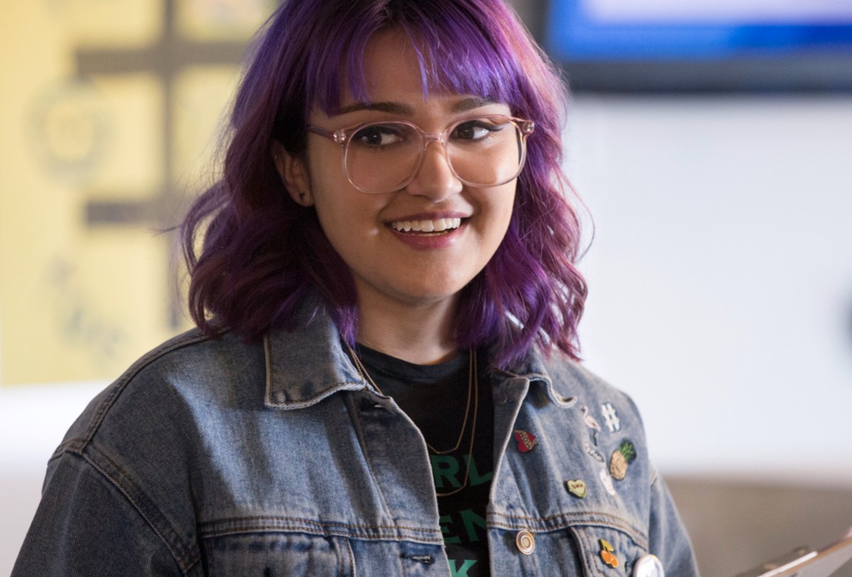 Ariela Barer is Gay: “One Day at a Time” and “Runaways” Star Comes Out on Twitter, Happy Holigays Everybody