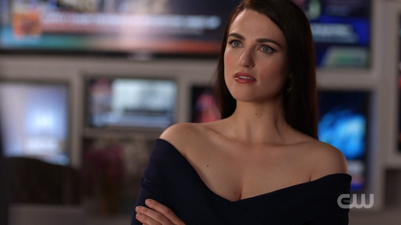 Lena crosses her arms making her clavicle DO A THING