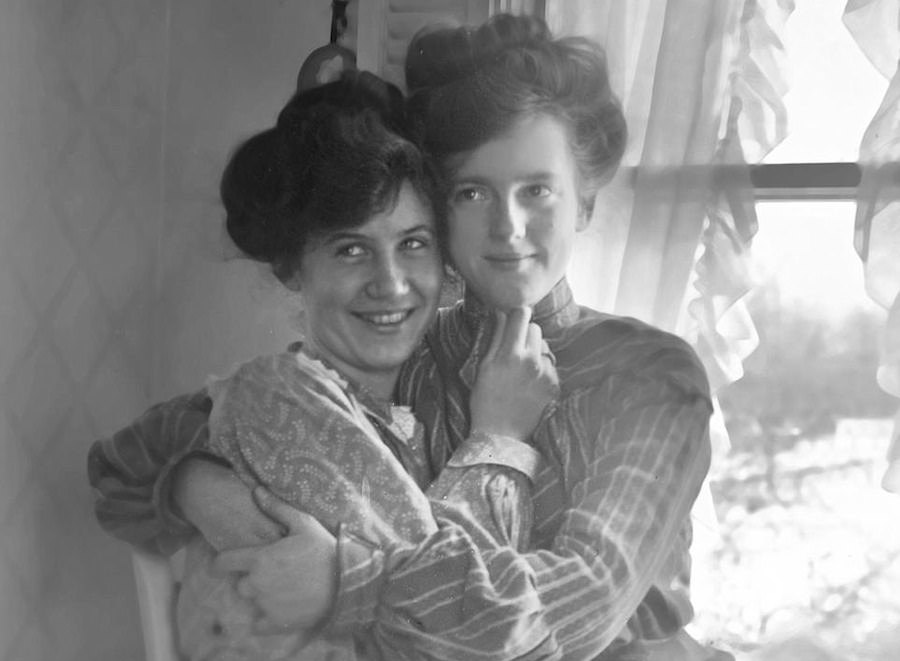 Sunday Funday Is Lovin’ Up With Our Old-Timey Gal Pals