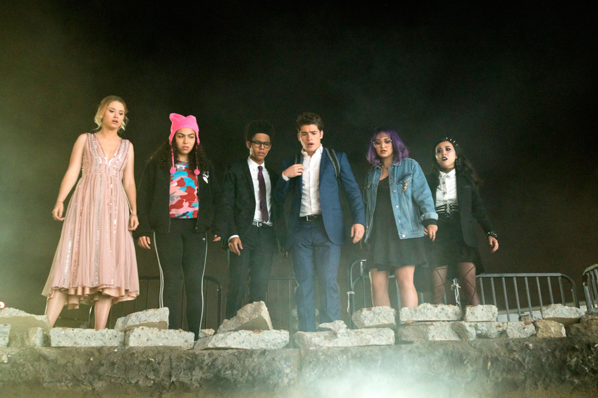 “Marvel’s Runaways” Episode 109 Recap: Kissing Girls at the End of the World