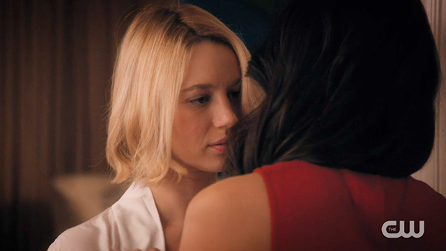 Rosario Dawson Has Finally Awakened Petra’s Bisexuality on “Jane The Virgin”