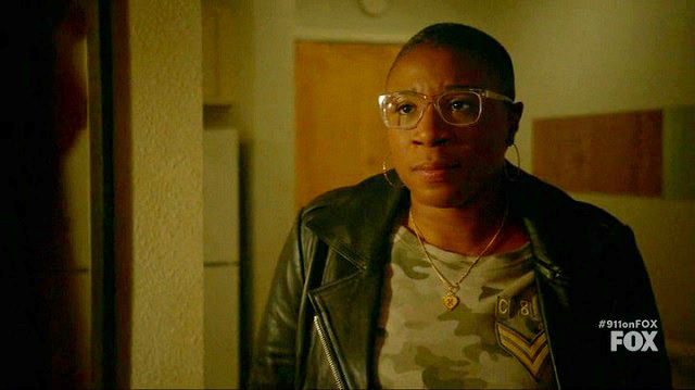 Boob(s On Your) Tube: Checking in on Hen Wilson’s Glasses and Sara Lance’s Ponytail