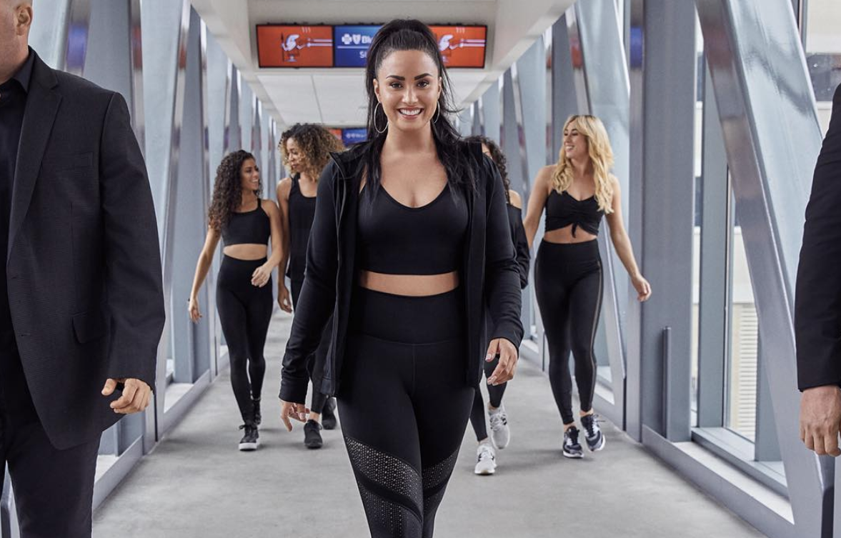 No Filter: Looking Hot in an Airport Should Be Illegal but That Won’t Stop Demi Lovato From Doing It!