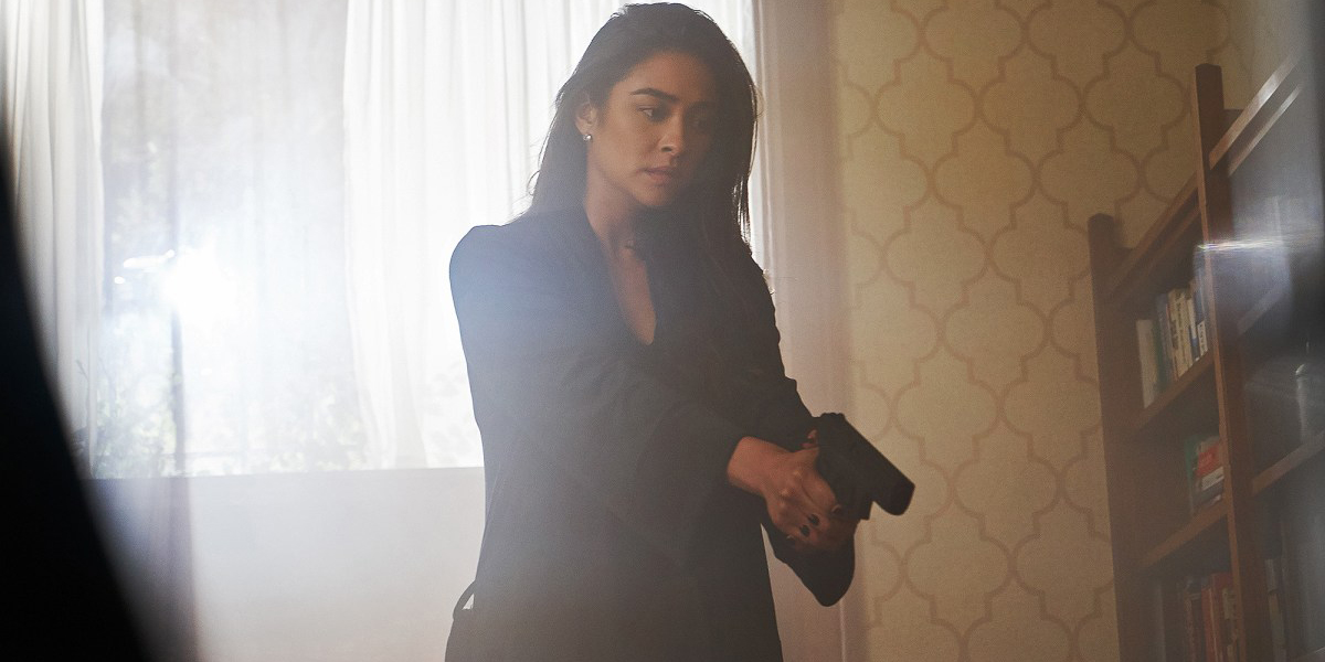 Boobs on Your Tube: Shay Mitchell Joins the Dead Lesbian Society, XOXO Gossip Girl