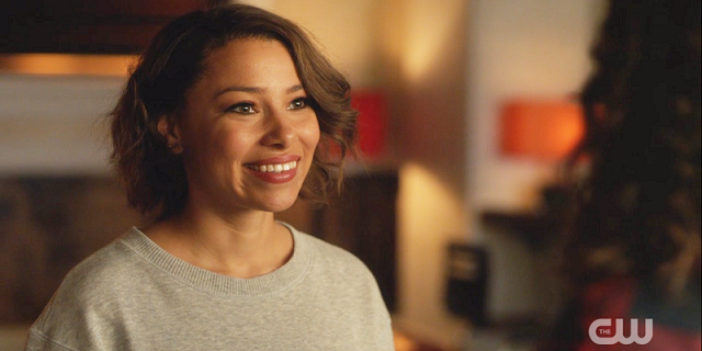 Boobs on Your Tube: “The Flash” Finally Adds a Queer Woman to its Roster!
