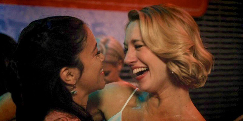 Boobs on Your Tube: Aww, It’s Petra’s First Lesbian Bar on “Jane the Virgin”