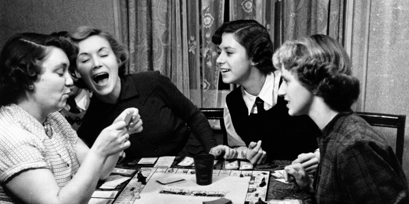 10 Board Game and Wine Pairings for All Your Spring Evening Needs
