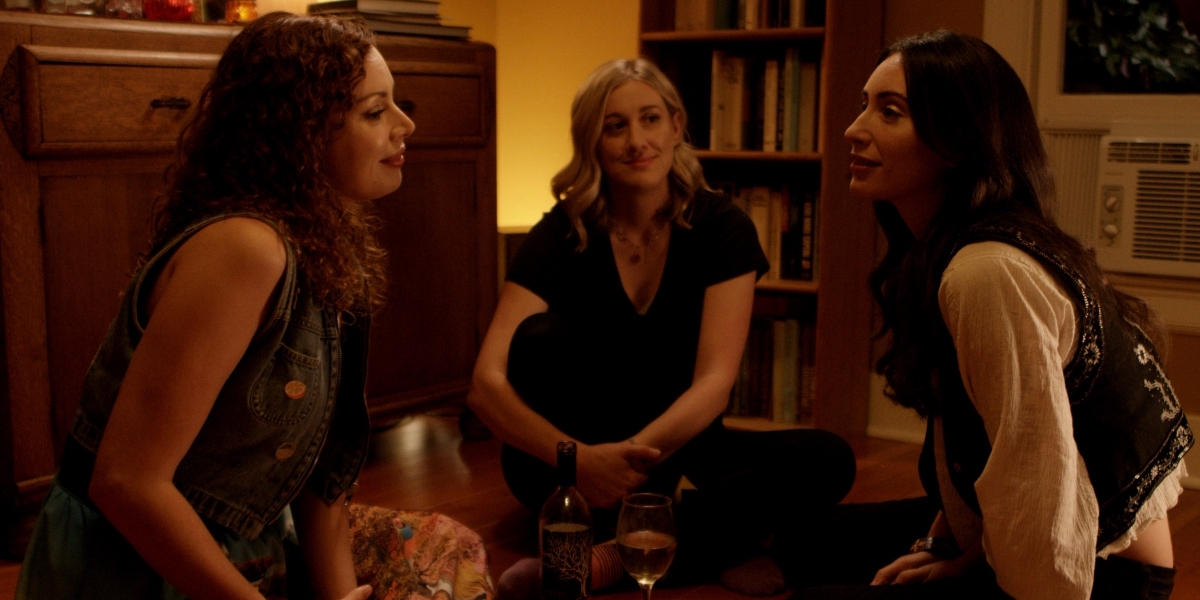 Outfest 2019: “Good Kisser” Is a Threesome Farce That’s Afraid to Be Fun