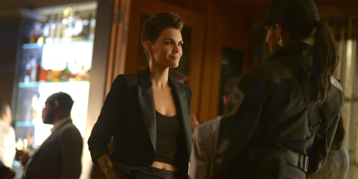 “Batwoman” Boldly Goes Where Few TV Shows Have Gone Before — Into a Gay Lady Love Triangle!