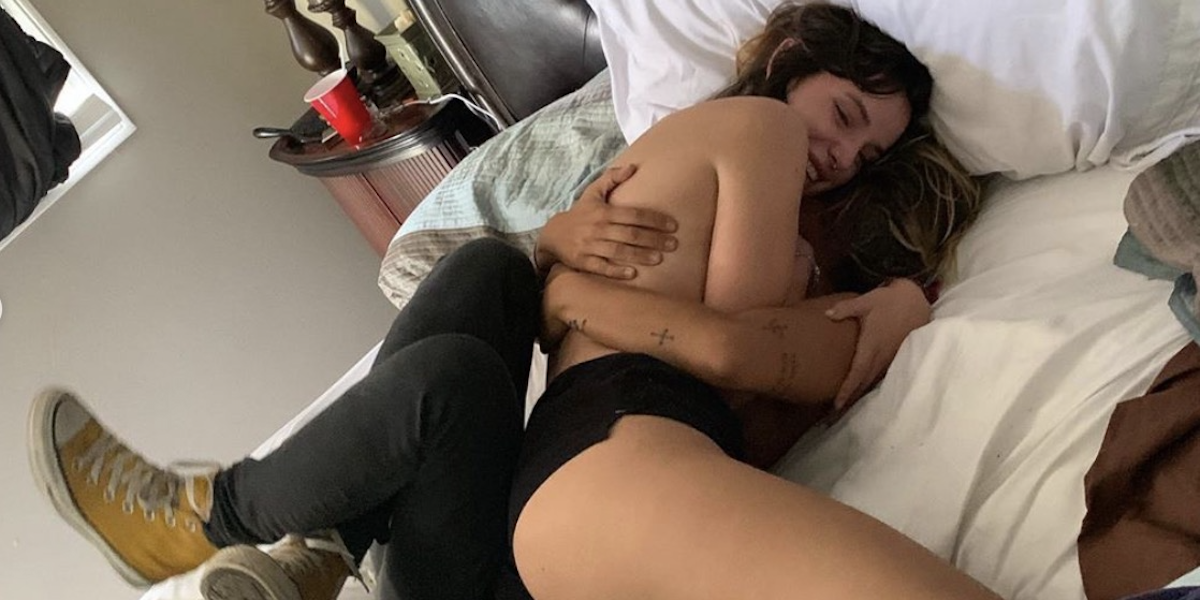 No Filter: Bella Thorne’s New Girlfriend Is Wearing Her Shoes In Bed