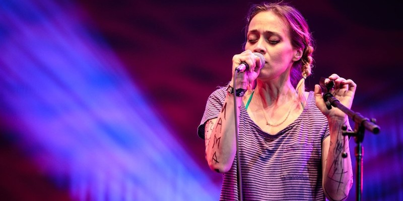 6 Culturally Queer Facts About Fiona Apple, No Reason