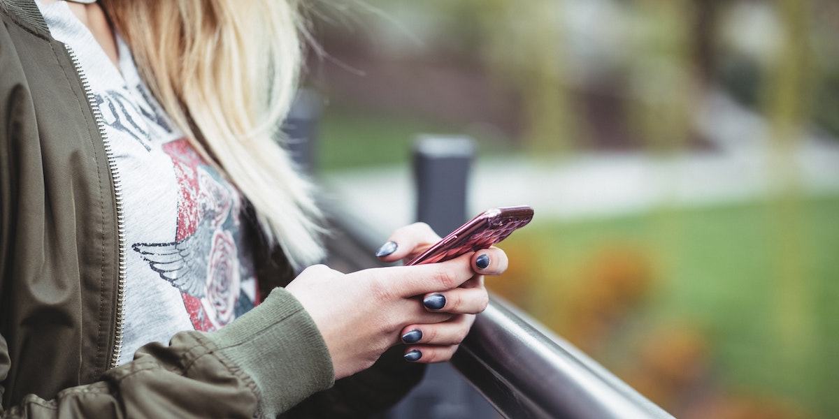 How to Write a Really Hot Sext in 5 Easy Steps