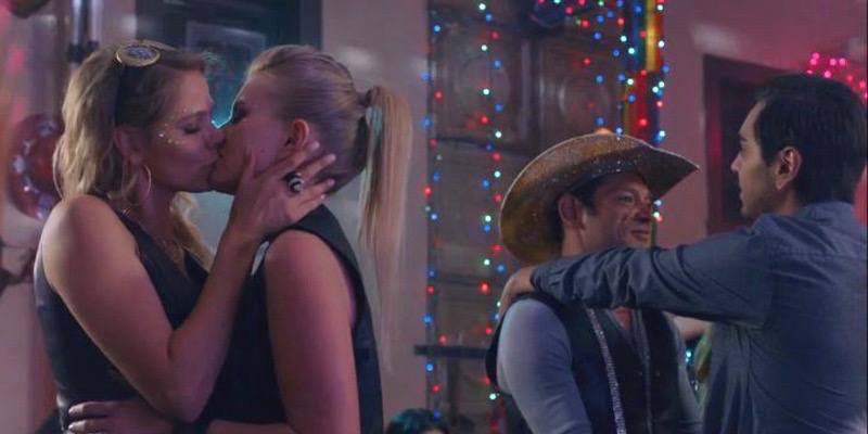 Boobs on Your Tube: Girls Night Out at the Gay-lien Club on “Roswell, New Mexico”