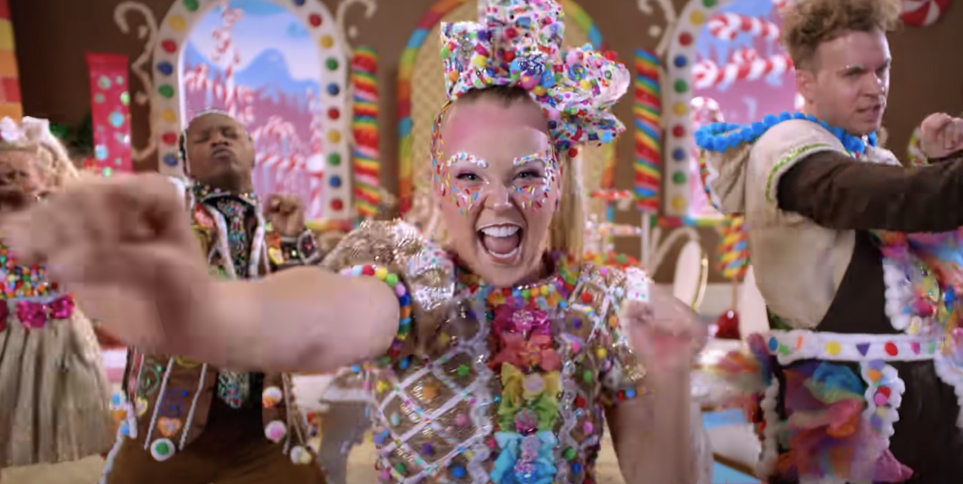 jojo siwa in her music video for 