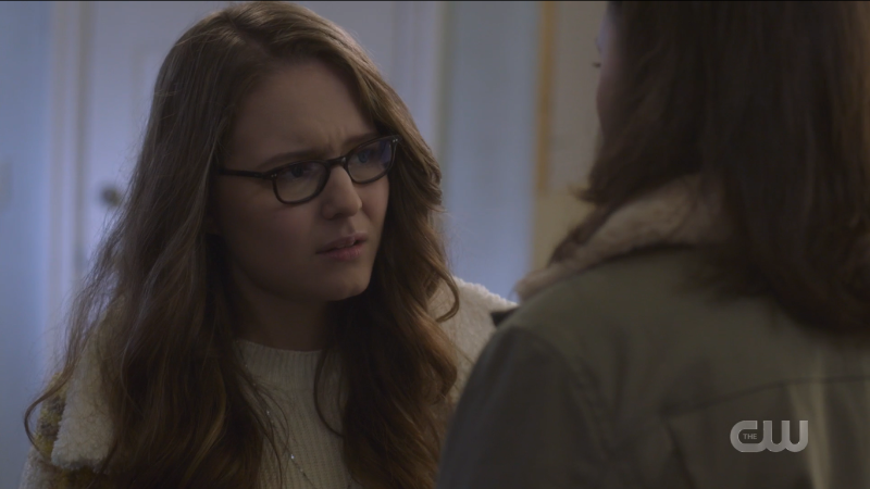 supergirl recap 6x05: Kara scrunches her eyebrows in confusion at Alex.