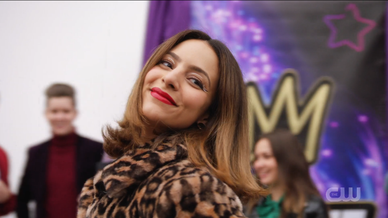 Zari tosses her hair back and smiles for the paparazzi.