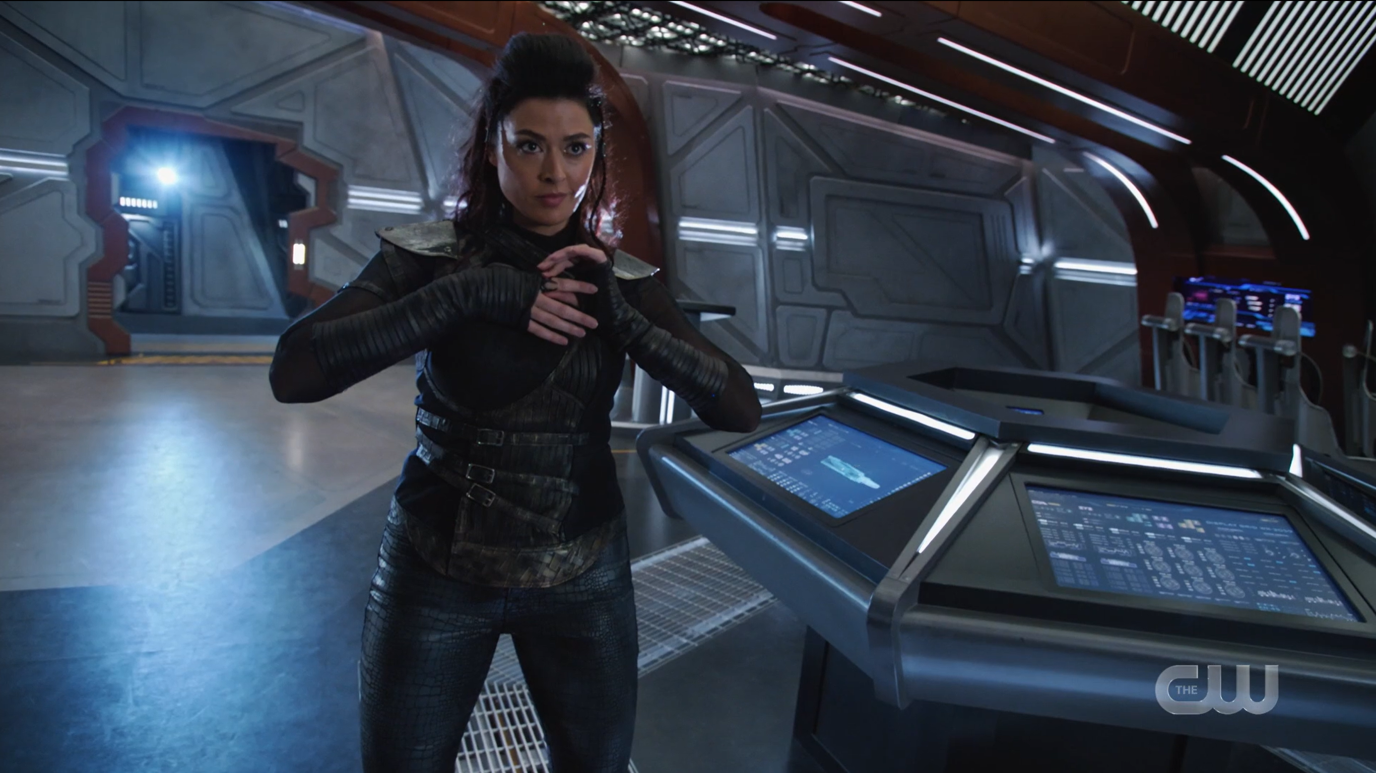 Legends of Tomorrow Episode 604: The alien slips on a ring and takes the form of Aliyah O'Brien