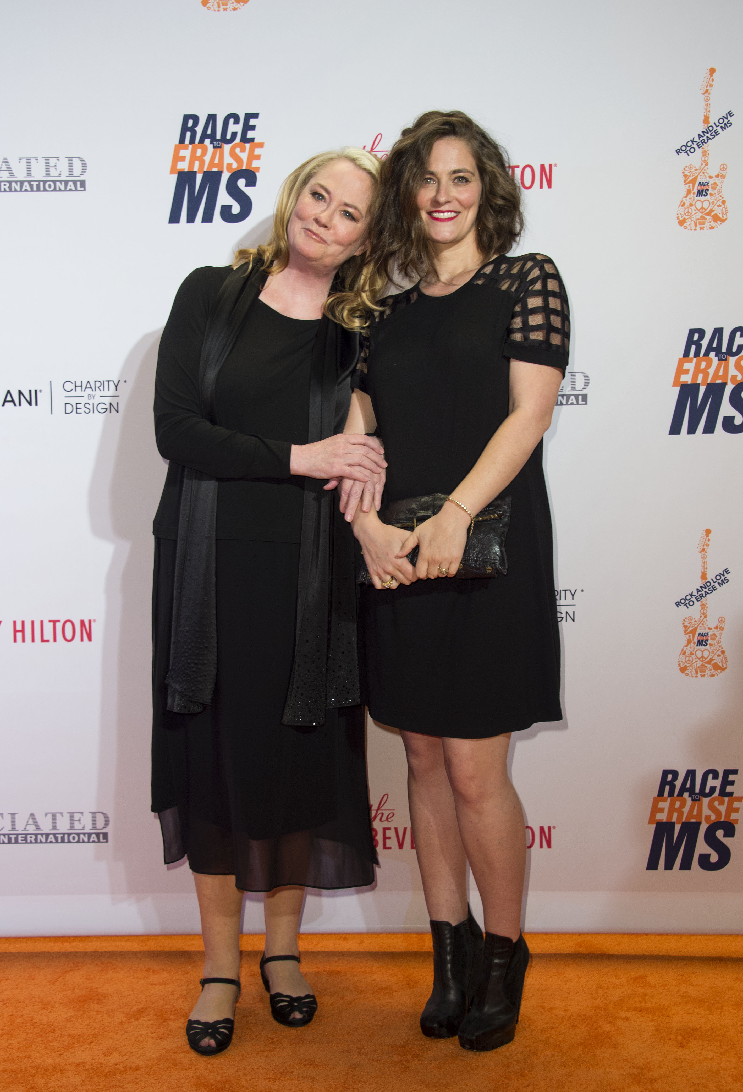 Actresses Cybill Shepherd (L) and Clementine Ford attend the 23rd Annual Race To Erase MS Gala in Beverly Hills California on April 15, 2016. / AFP / VALERIE MACON 