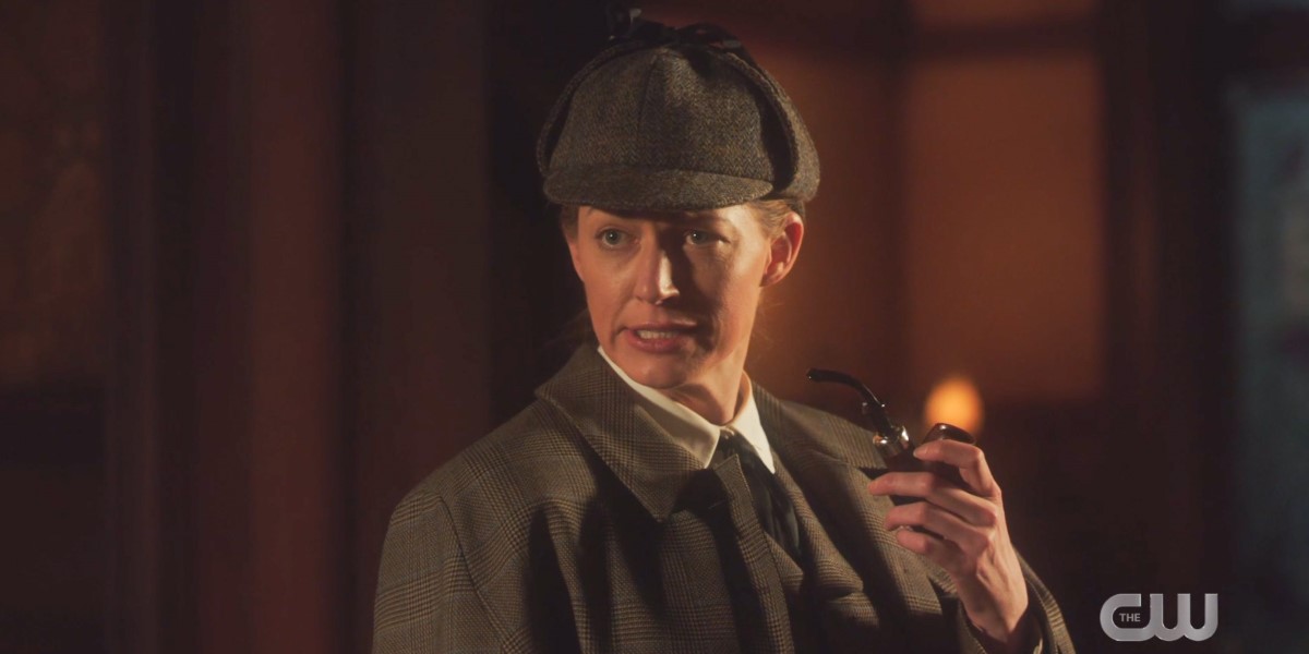 Legends of Tomorrow 612: Ava is already leaning into her Sherlock look