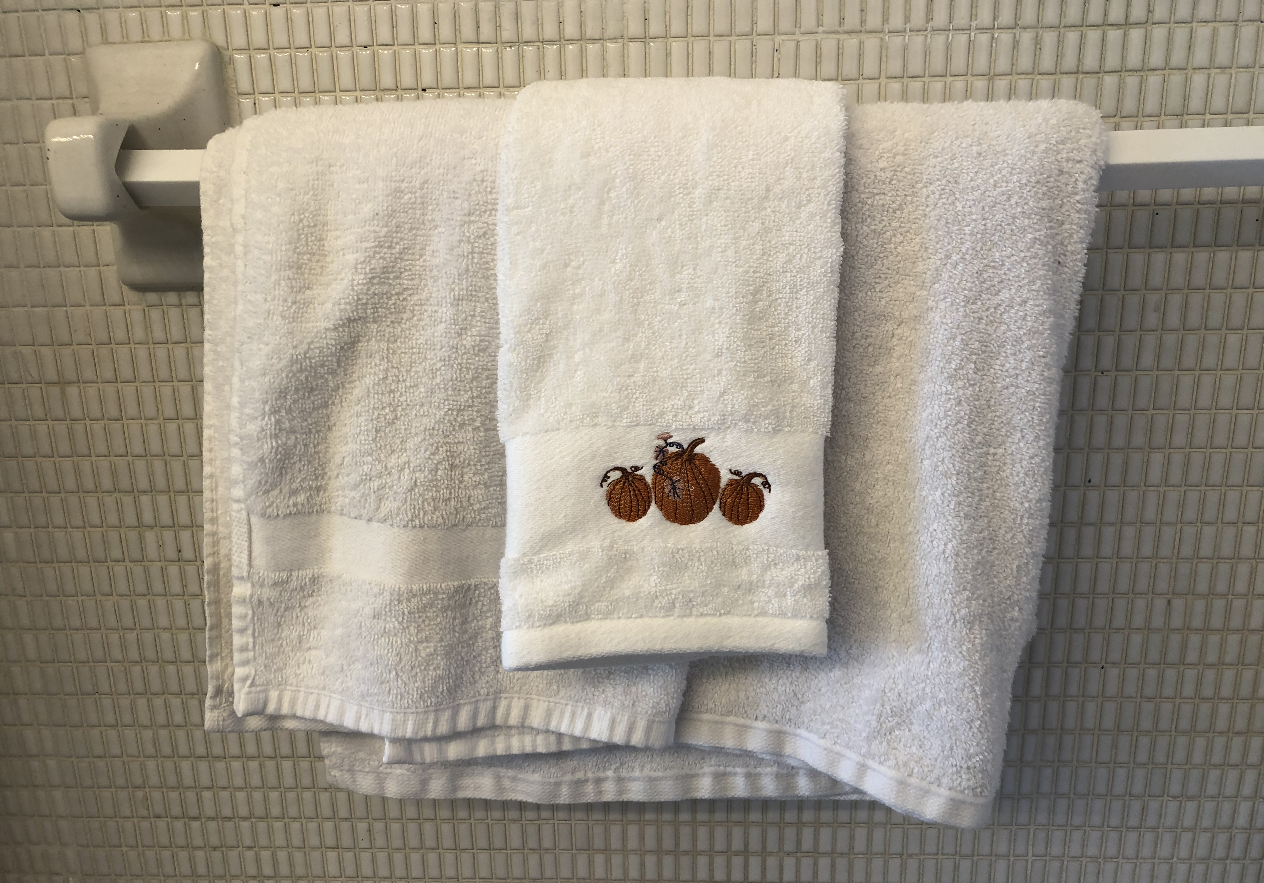 Towels with small embroidered pumpkins