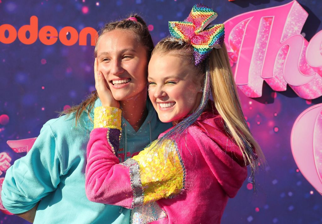 ASADENA, CALIFORNIA - SEPTEMBER 03: (L-R) Kylie Prew and JoJo Siwa attend a drive-in screening and performance for the Paramount+ original movie "The J Team" at the Rose Bowl on September 03, 2021 in Pasadena, California. (Photo by Leon Bennett/Getty Images)