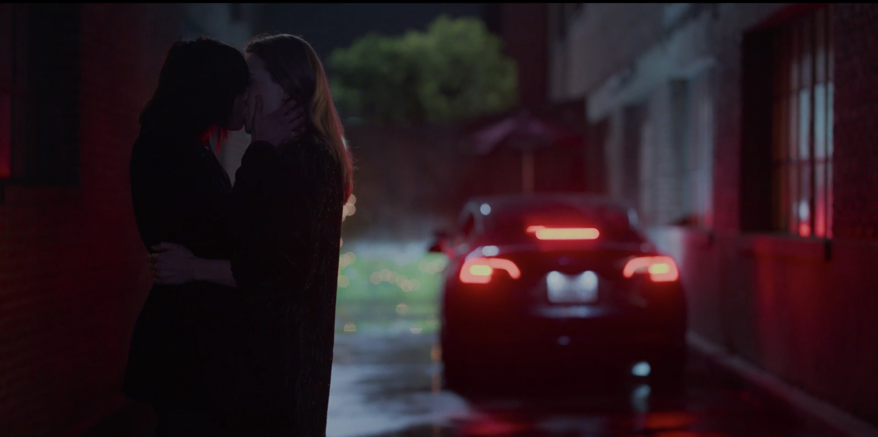 Shane and Tess kissing outside