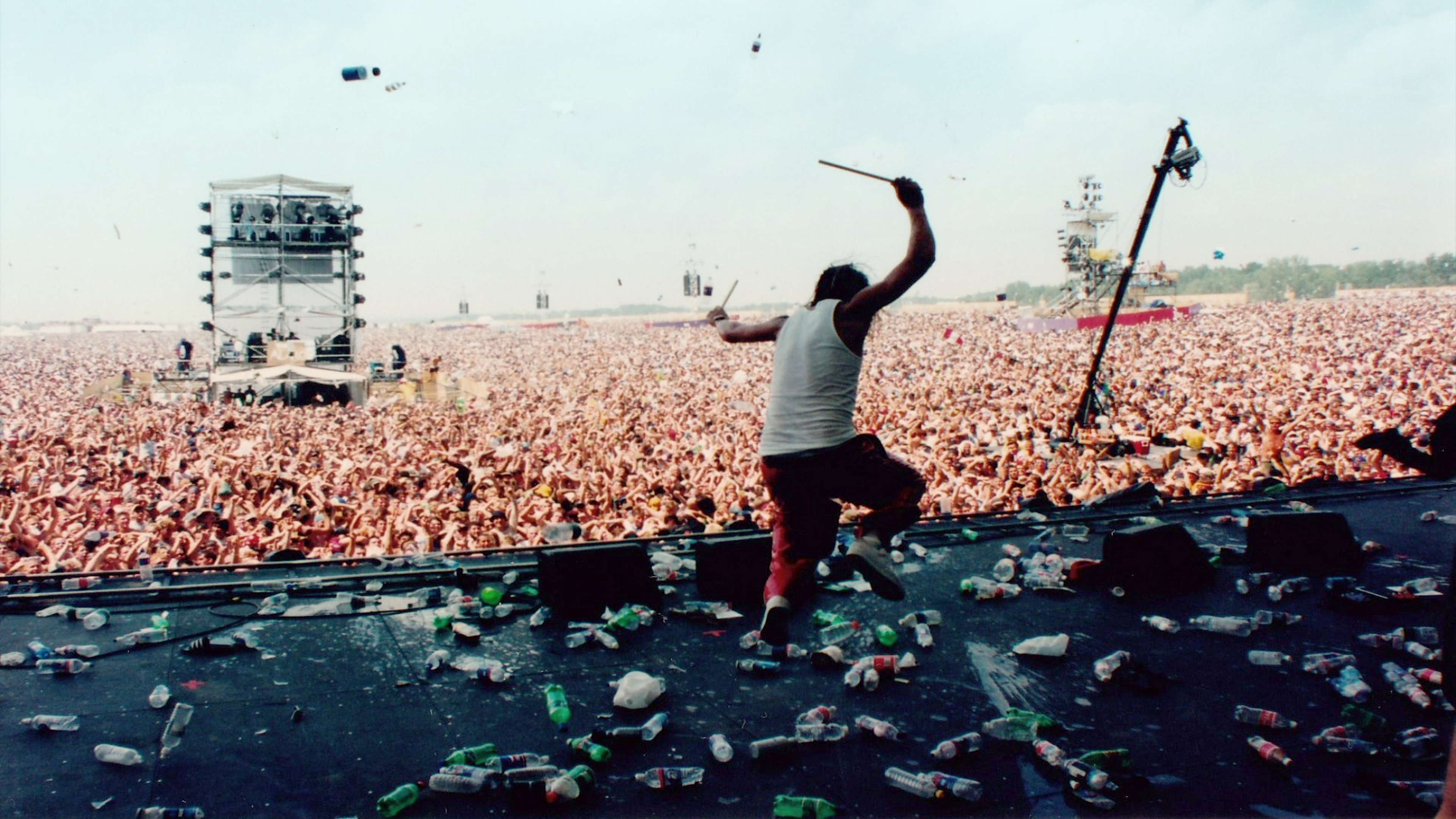 Kid Rock stomping around on stage