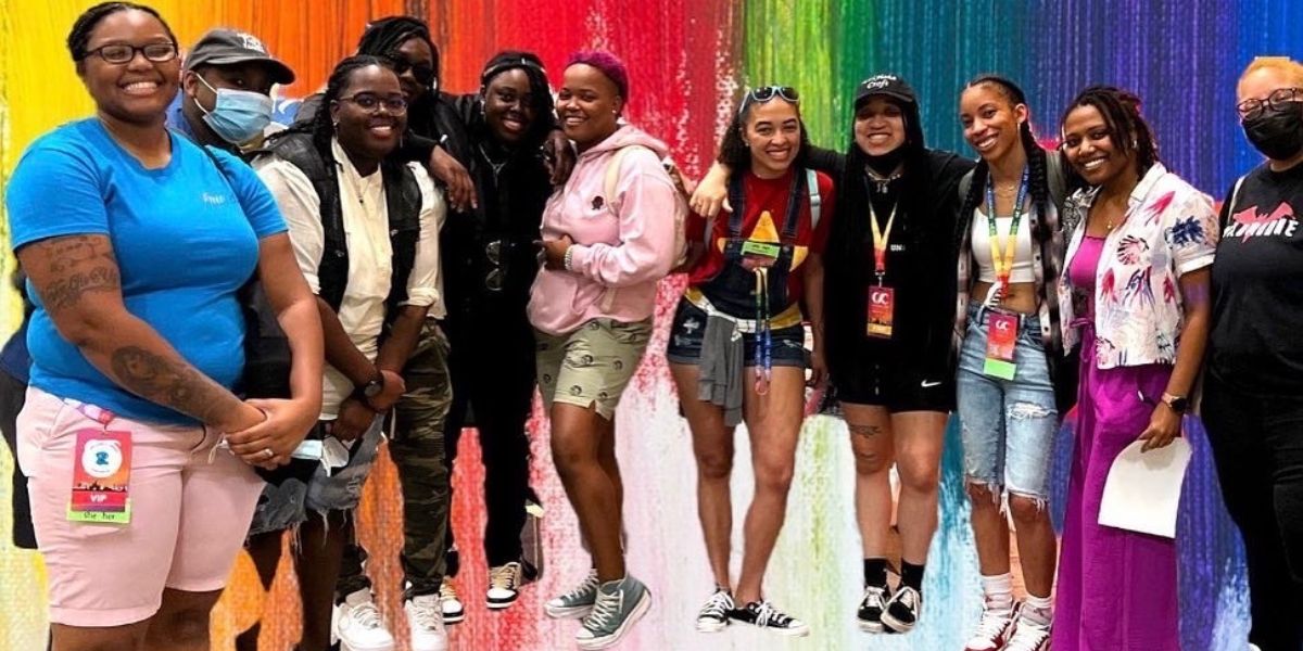 The writer A.Tony and their friends gather for a group photo at Clexacon