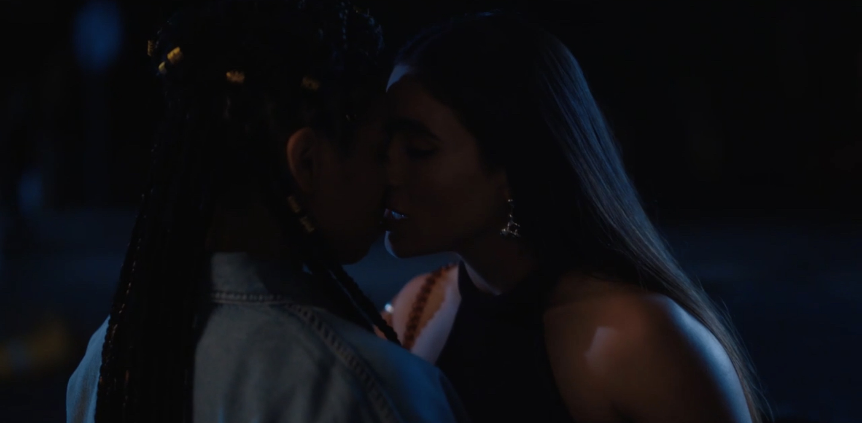 Carmen and Dani kiss