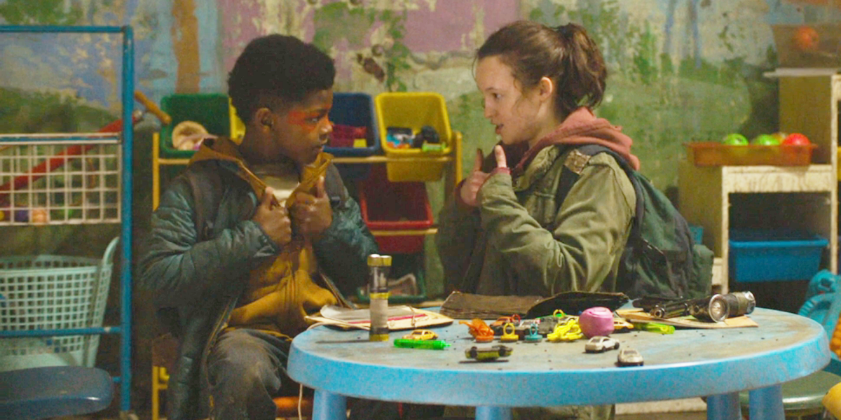 The Last of Us: Ellie and Sam sign at each other in an underground classroom.