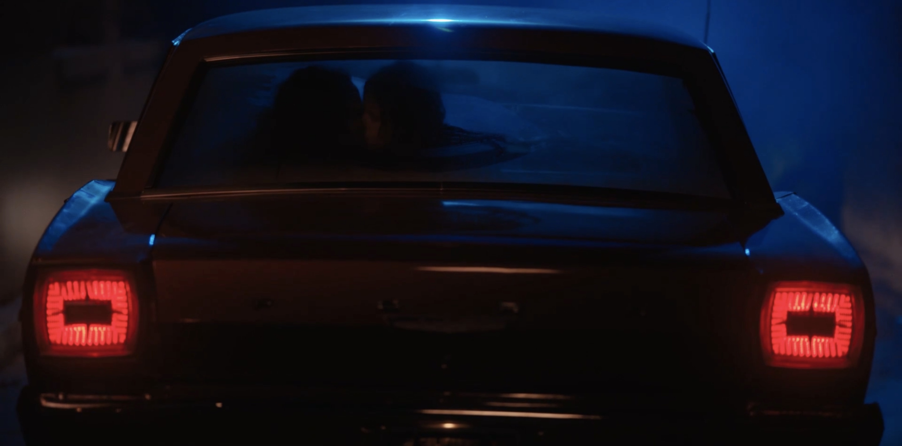 shot of Ivy and Shane in the backseat of her car