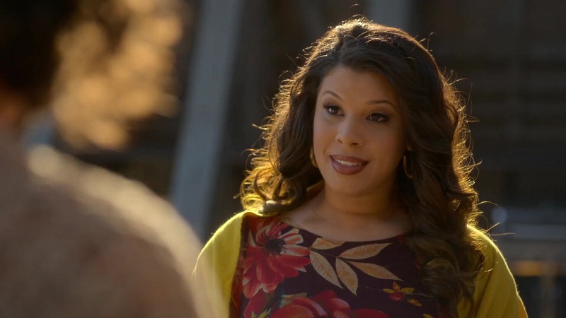 Jazmin talks to Gael about having Baby Lyric baptized.