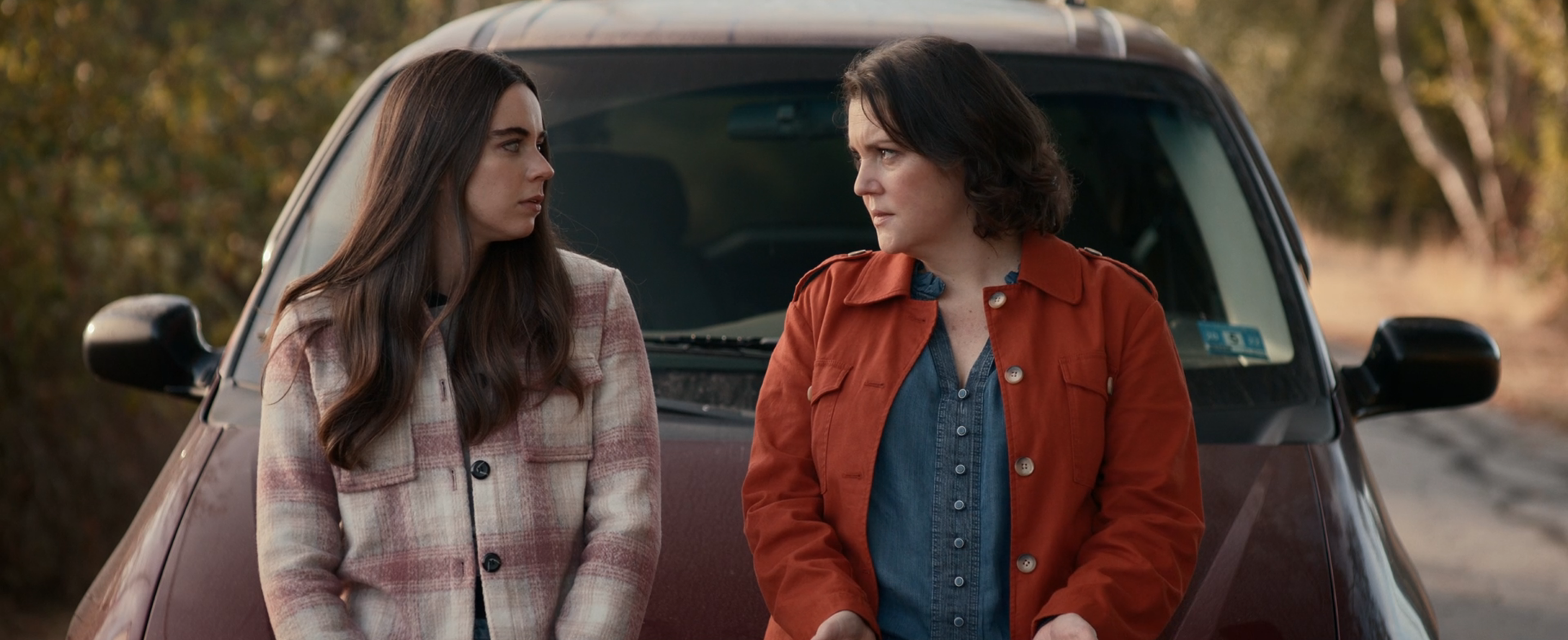 Callie and Shauna talking in Yellowjackets 204