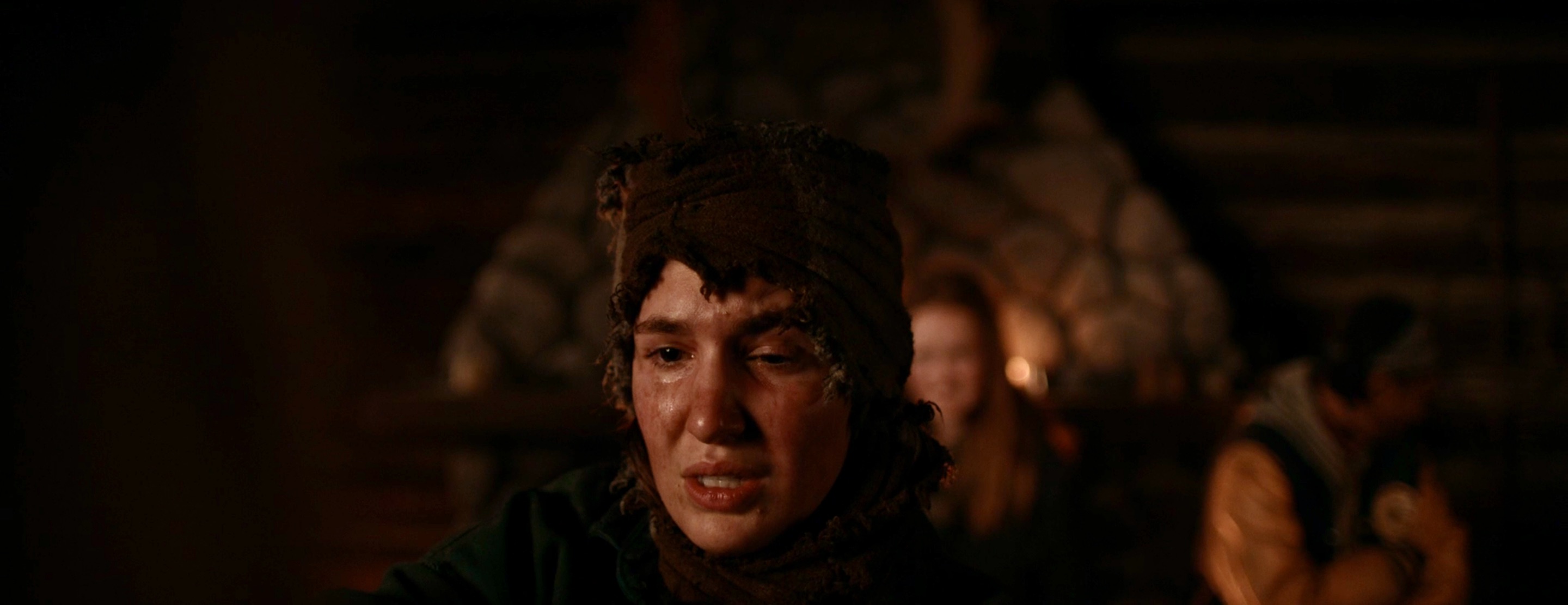 Shauna has the antlers behind her head in Yellowjackets 208