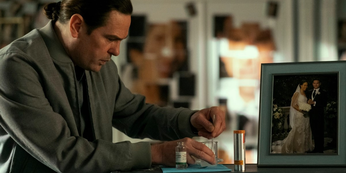Frederich Usher mixing drugs in The Fall of the House of Usher