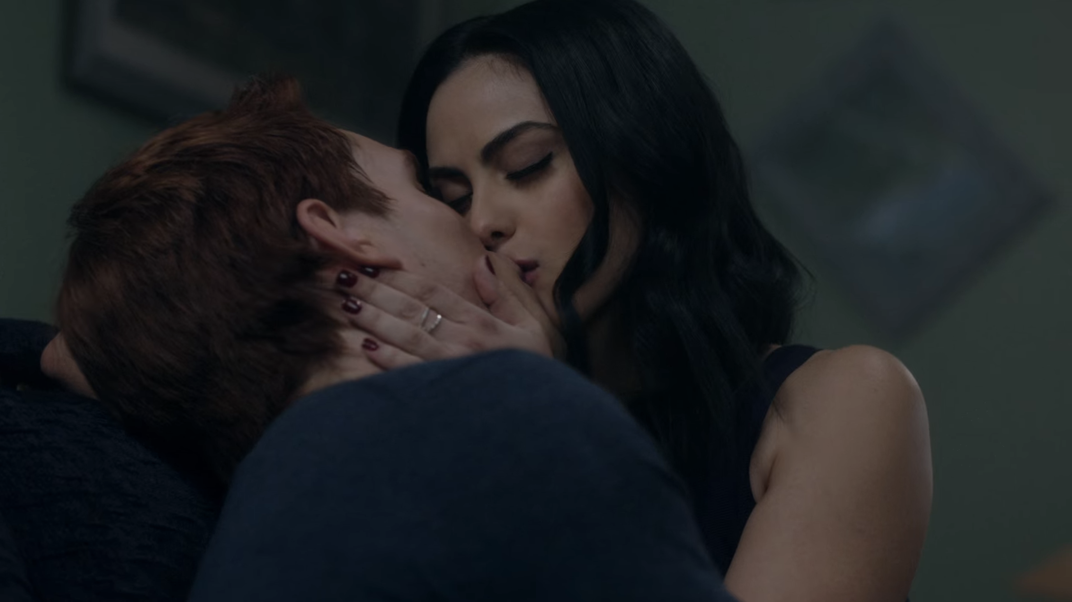 Veronica kisses Archie