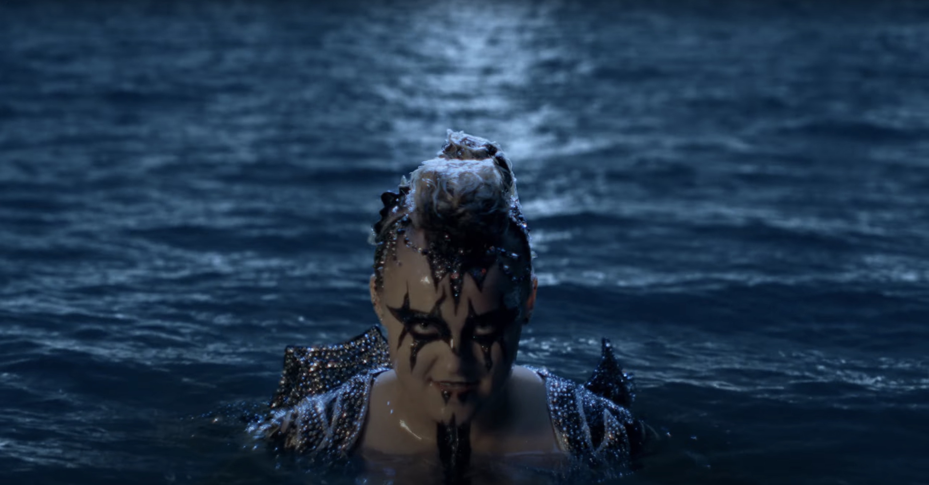 jojo creeeping out of the water