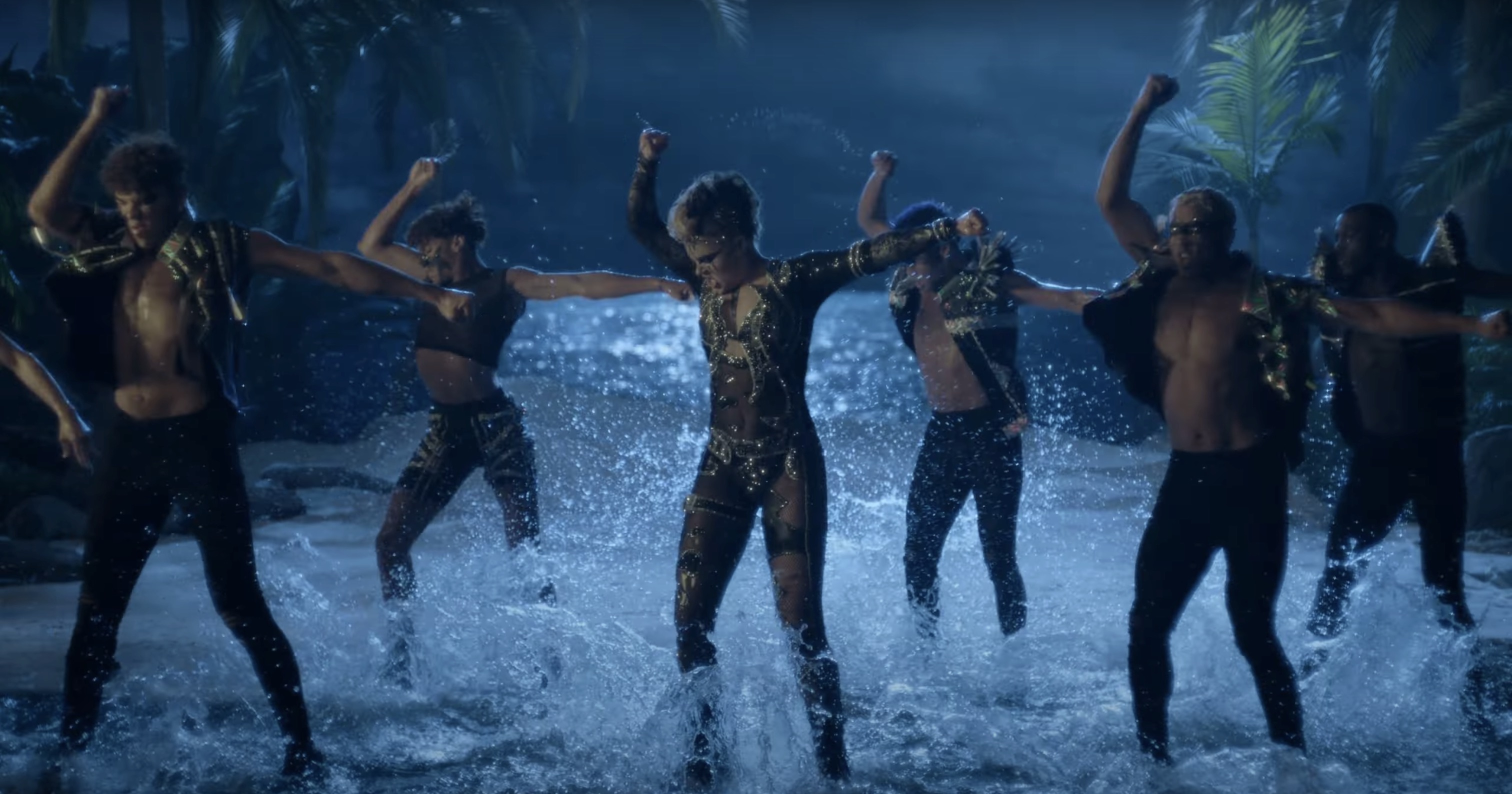 jojo dancing in the water