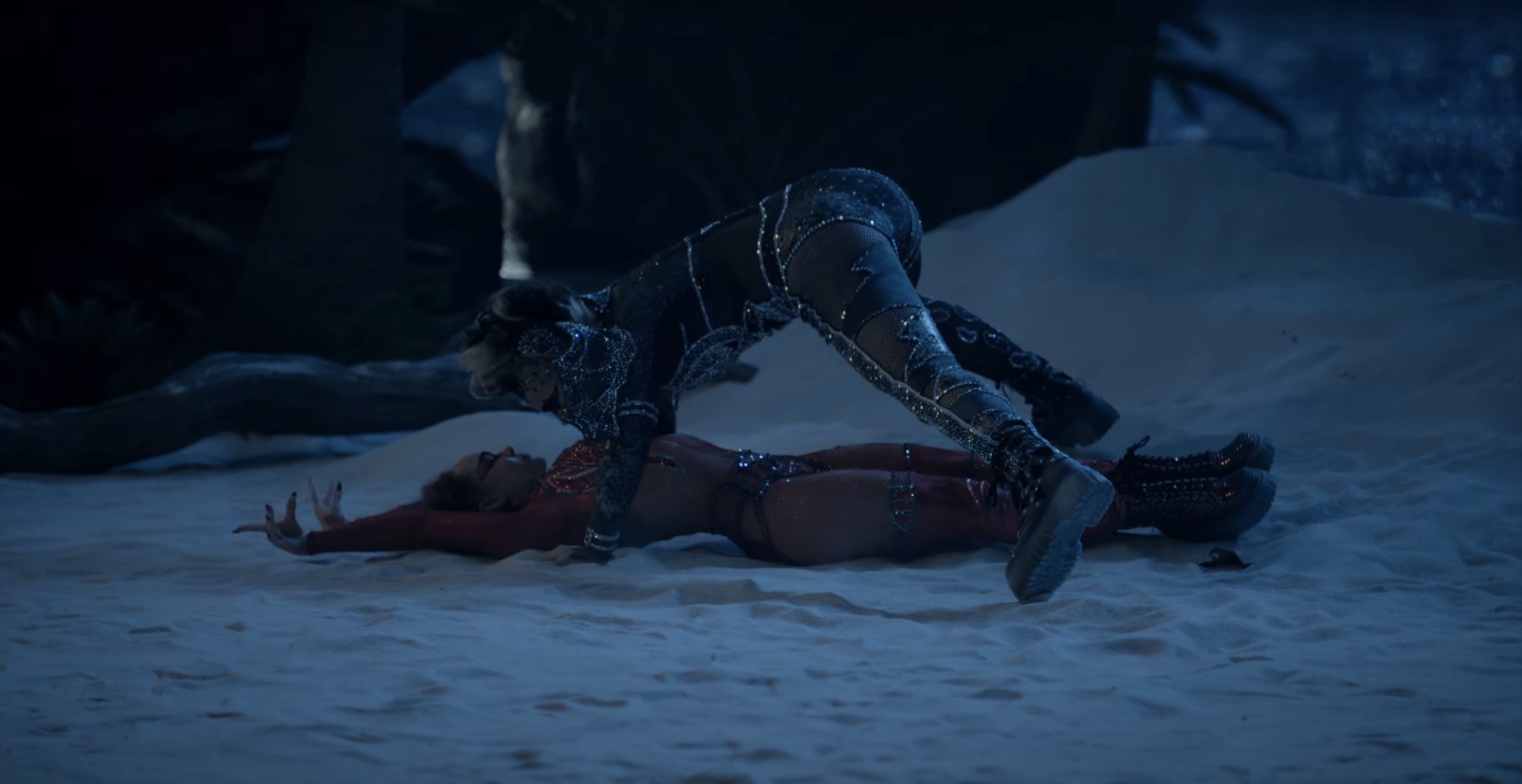 jojo doing pushups