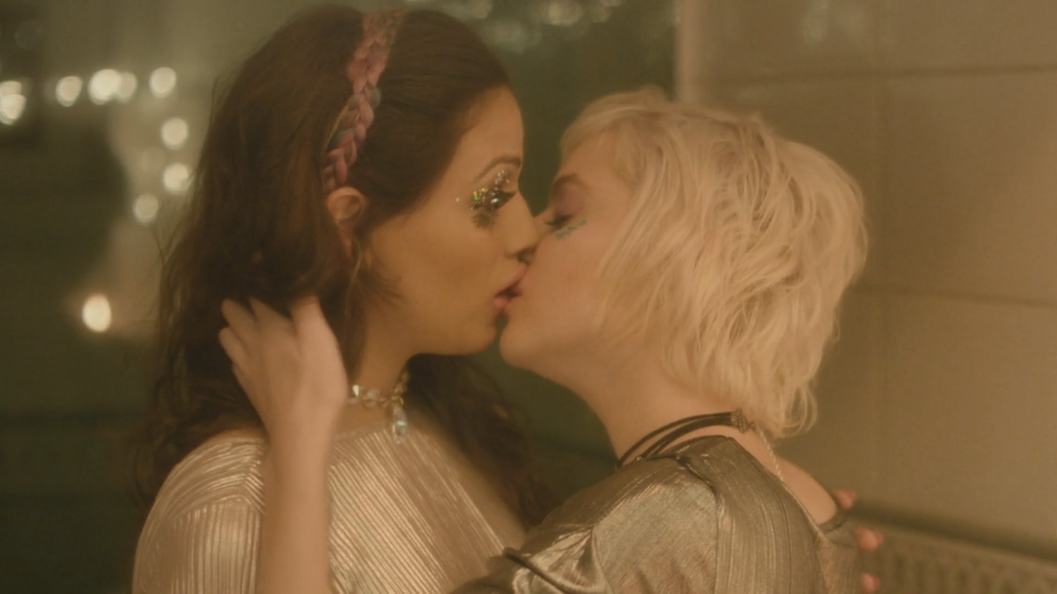 the Alice Junior kiss