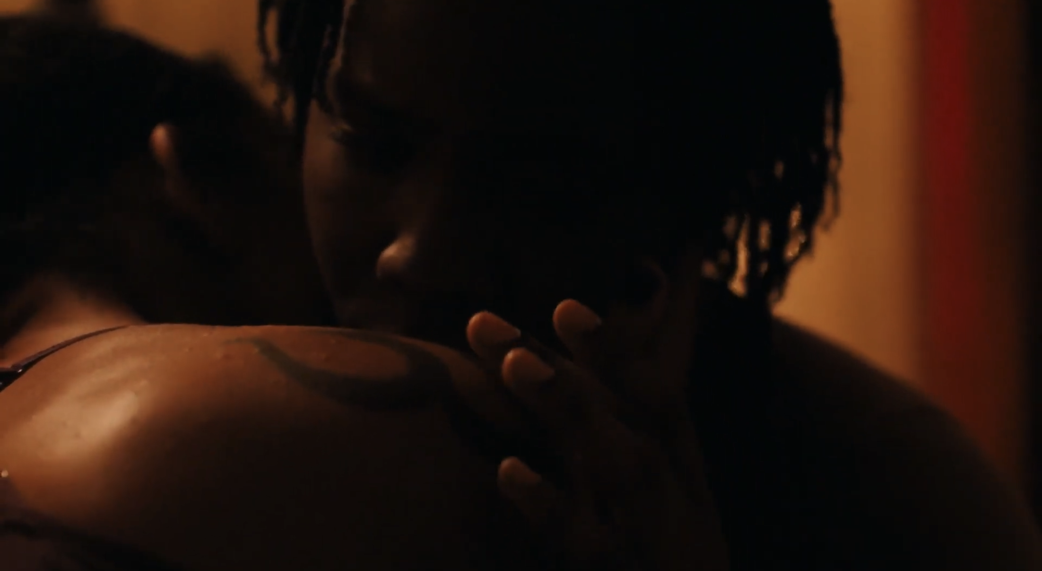 The best lesbian movie make outs: Pariah makeout scene