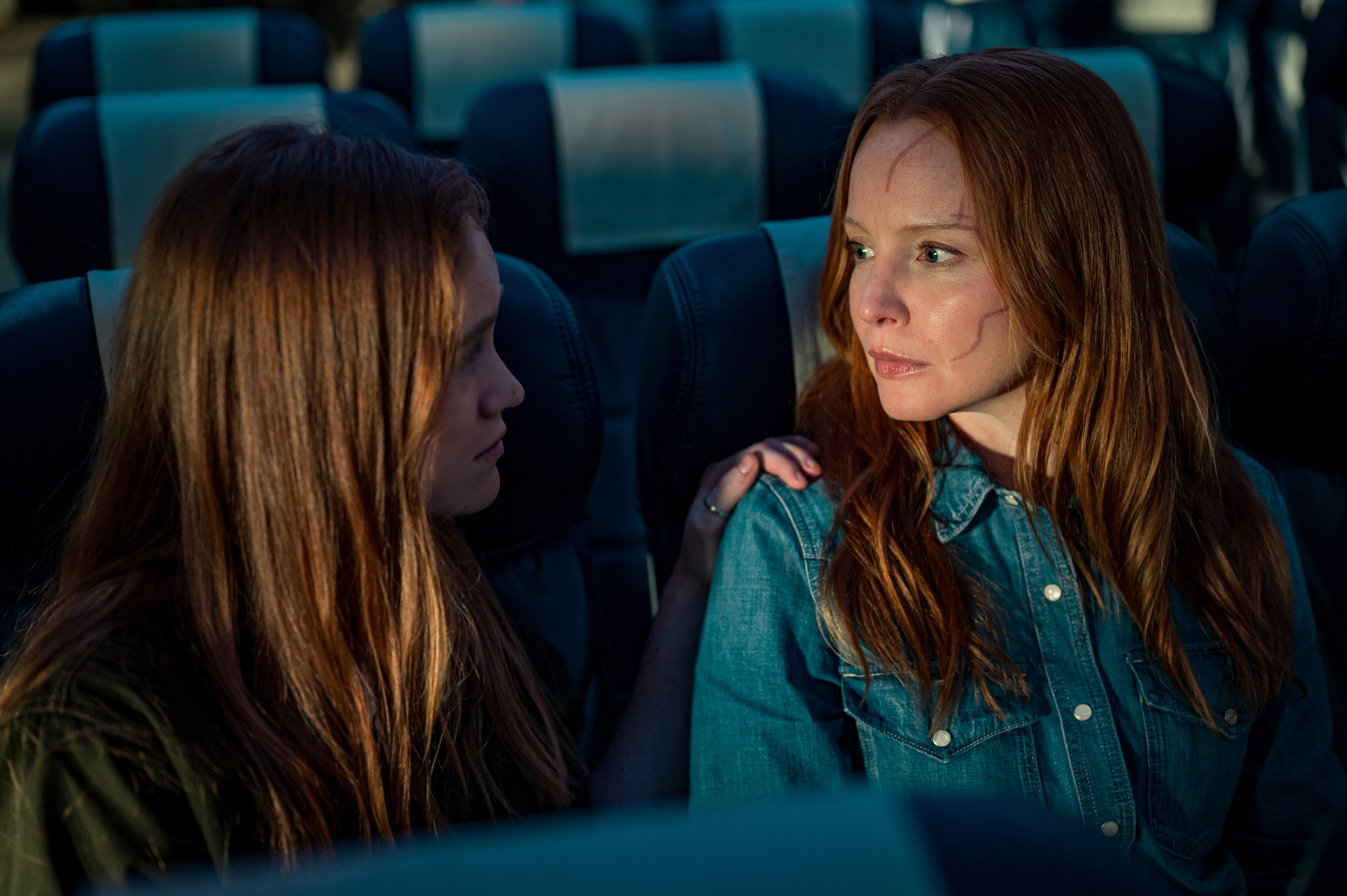 L-R: Liv Hewson as Teen Van and Lauren Ambrose as Van in Yellowjackets, episode 9, season 3, streaming on Paramount+ with SHOWTIME, 2025. Photo Credit: Kailey Schwerman/Paramount+ with SHOWTIME.