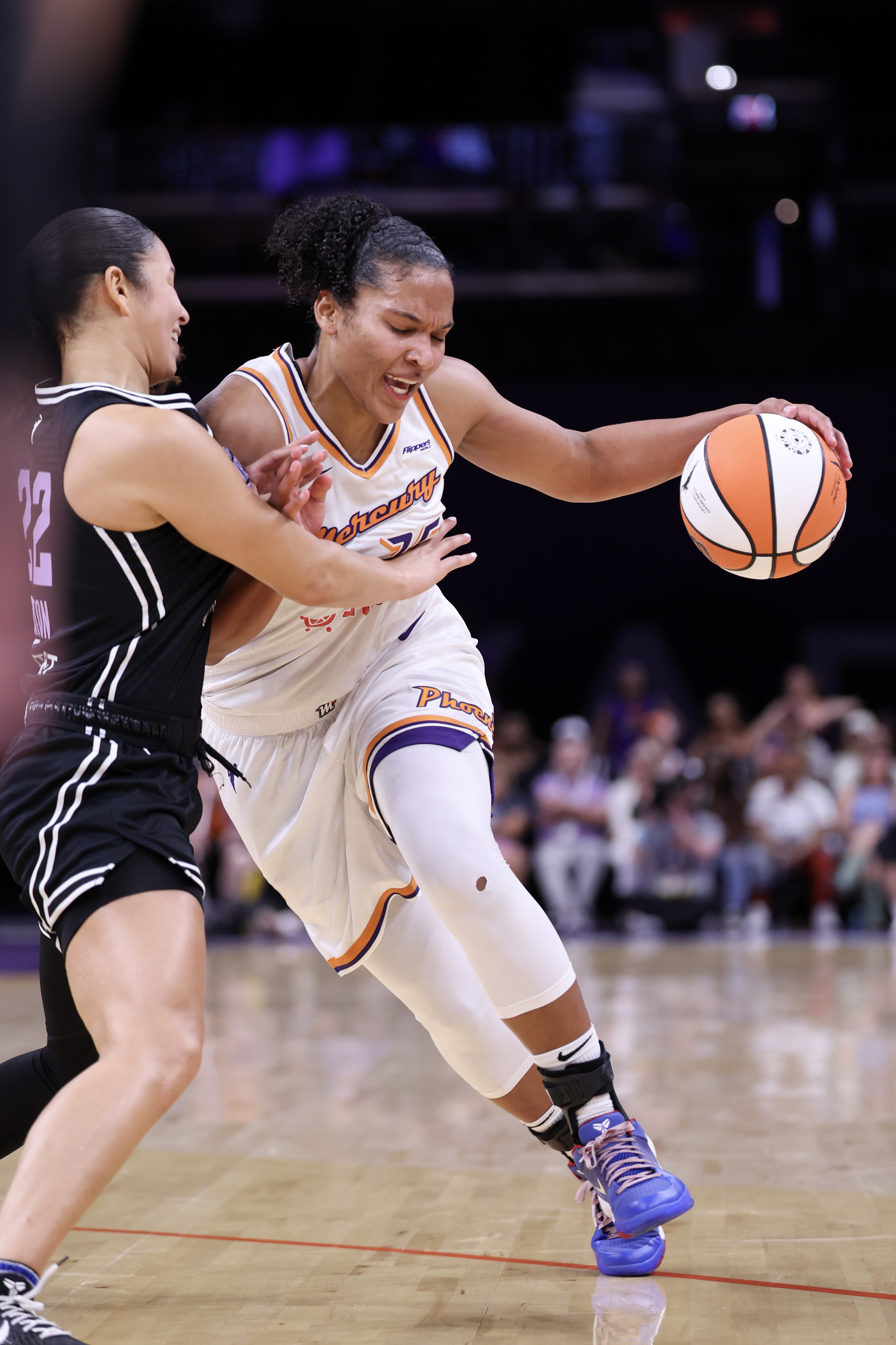 PHOENIX, ARIZONA - MAY 11: Alyssa Thomas #25 of the Phoenix Mercury dribbles the ball while Veronica Burton #22 of the Golden State Valkyries attempts to block her during the second quarter at PHX Arena on May 11, 2025 in Phoenix, Arizona.NOTE TO USER: User expressly acknowledges and agrees that, by downloading and or using this photograph, User is consenting to the terms and conditions of the Getty Images License Agreement. (Photo by Aryanna Frank/Getty Images)