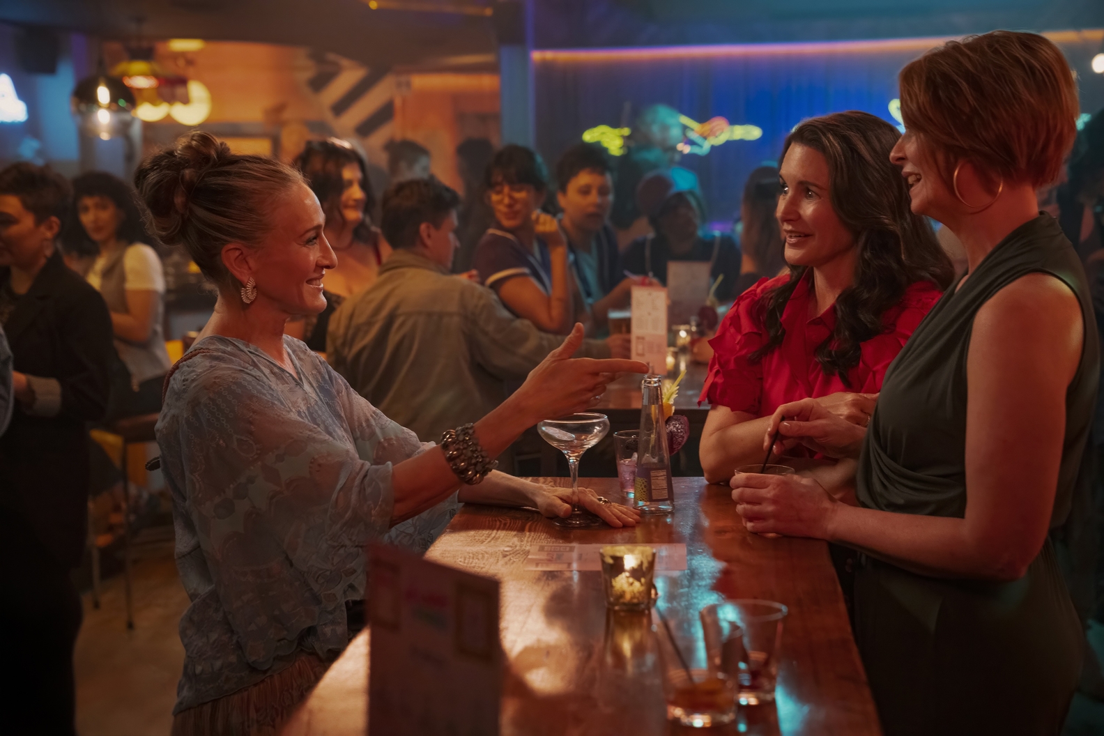 carrie holding out her finger to charlotte and miranda