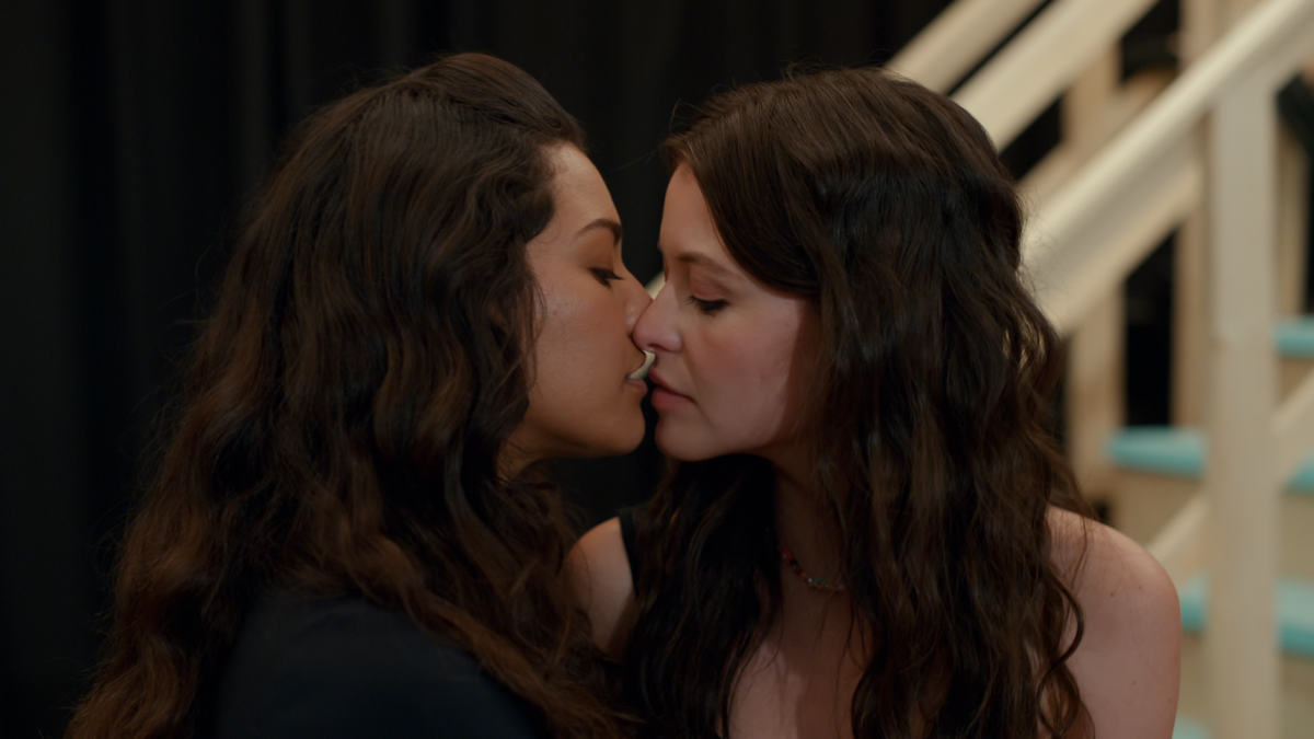 Ginny and Georgia sophie and max kiss