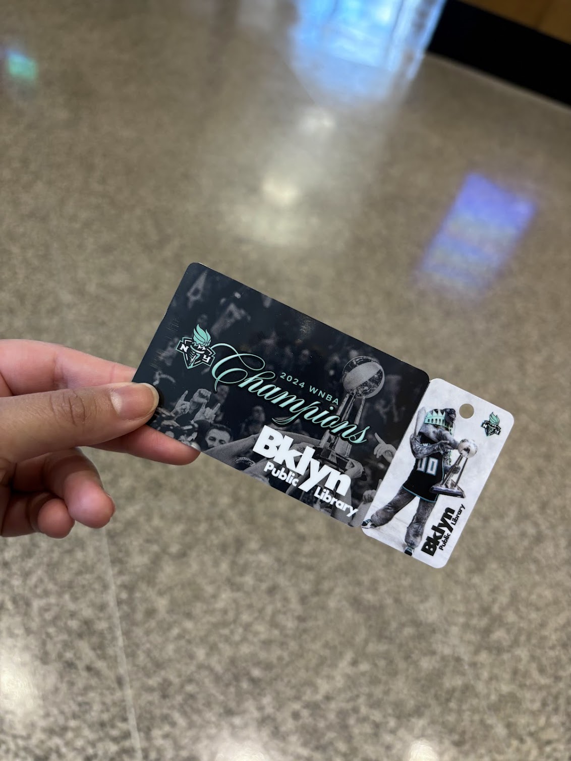 a commemorative new york liberty library card
